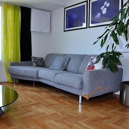 Alton Apartment